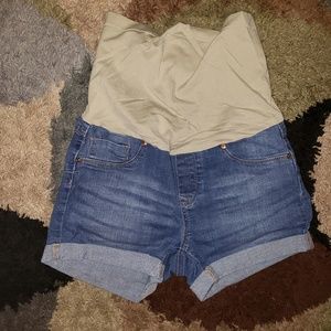 Medium maternity shorts